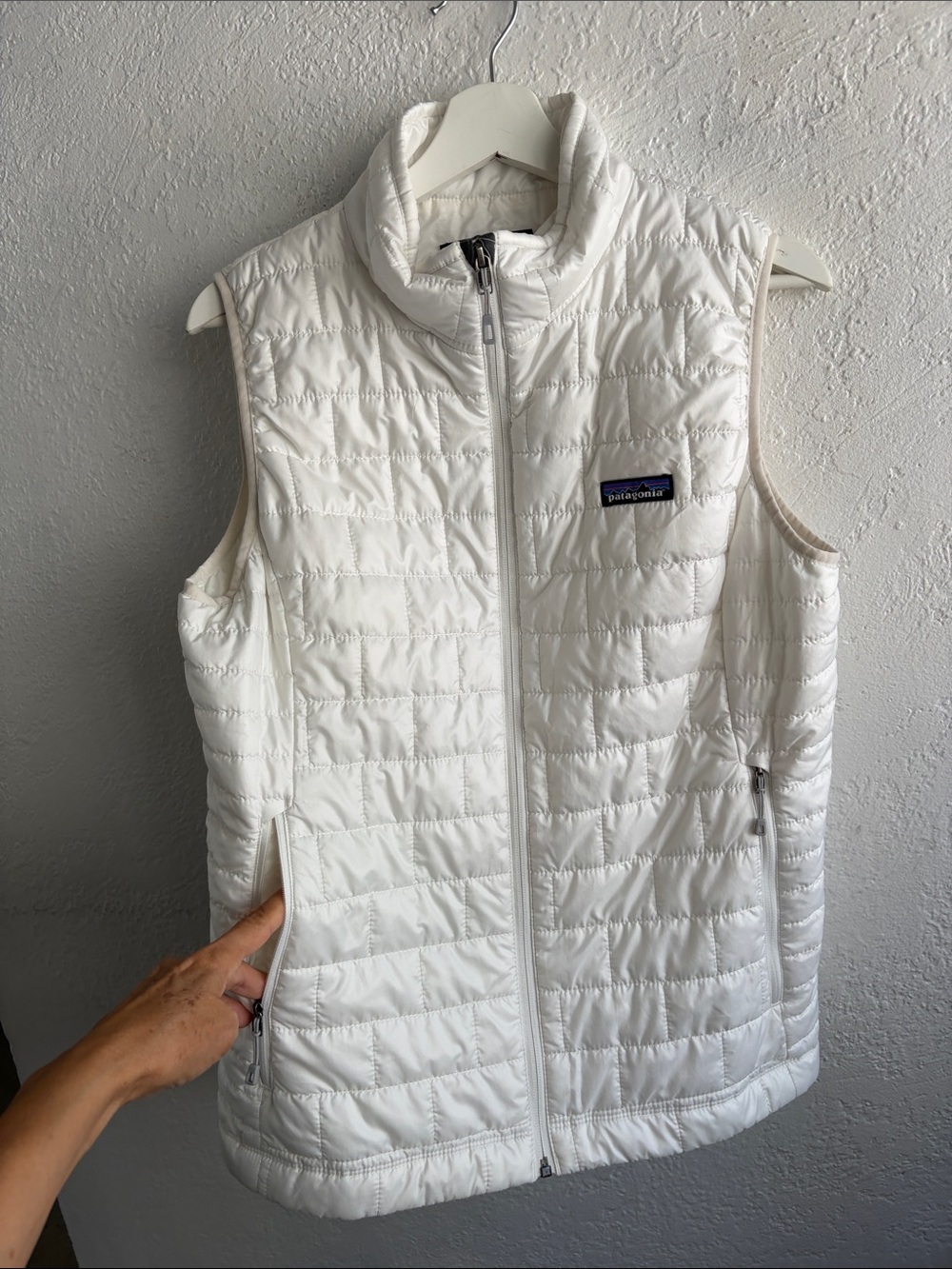 Patagonia White Quilted Lightweight Puffer Vest - Picture 3 of 9